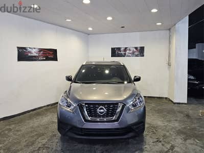 2018 Nissan Kicks SL Grey/Black Low Mileage Like New