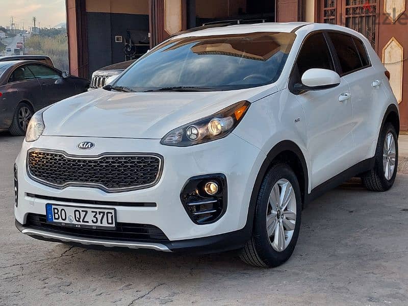 Kia Sportage model 2018 40 000 miles 4wd suoer clean 0