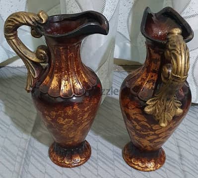 vase 2 pieces like new 10$  beyrout ashrafiye 03723895