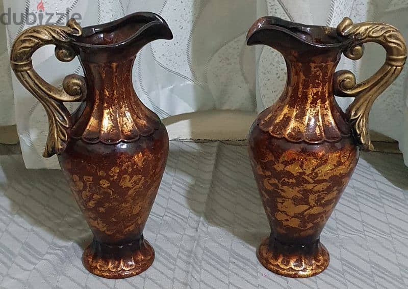 vase 2 pieces like new 10$  beyrout ashrafiye 03723895 2