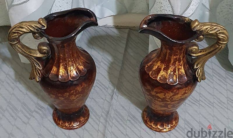 vase 2 pieces like new 10$  beyrout ashrafiye 03723895 3