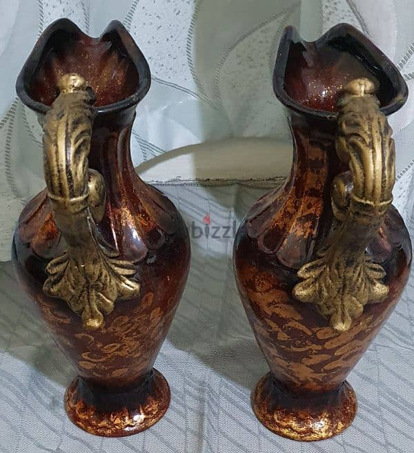 vase 2 pieces like new 10$  beyrout ashrafiye 03723895 4