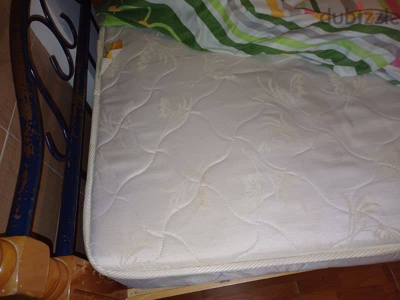 Bed + Mattress + Comode 2