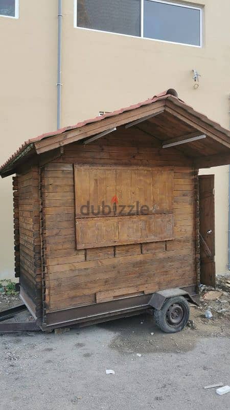 kiosk with 2 wheels كيوسك خشب متنقل 0