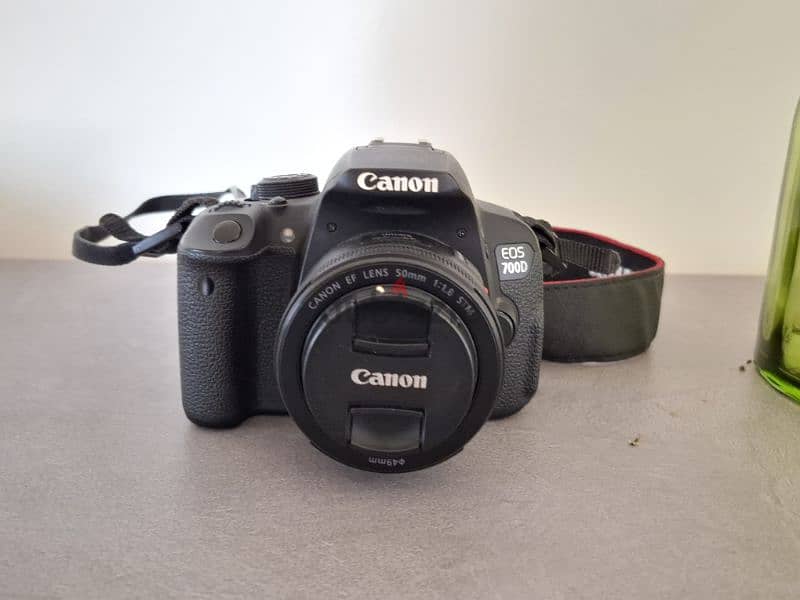 canon 700D with two lenses 1