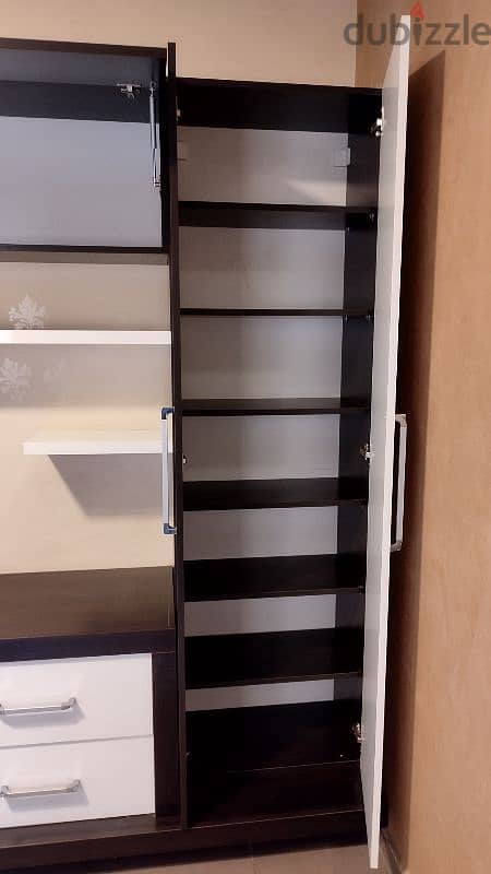 Used like new TV Cabinet and bookshelfs 3