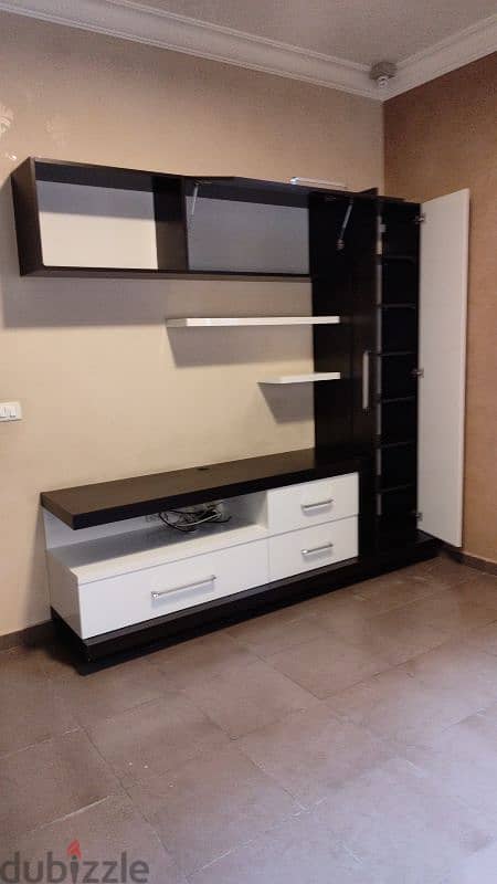 Used like new TV Cabinet and bookshelfs 4