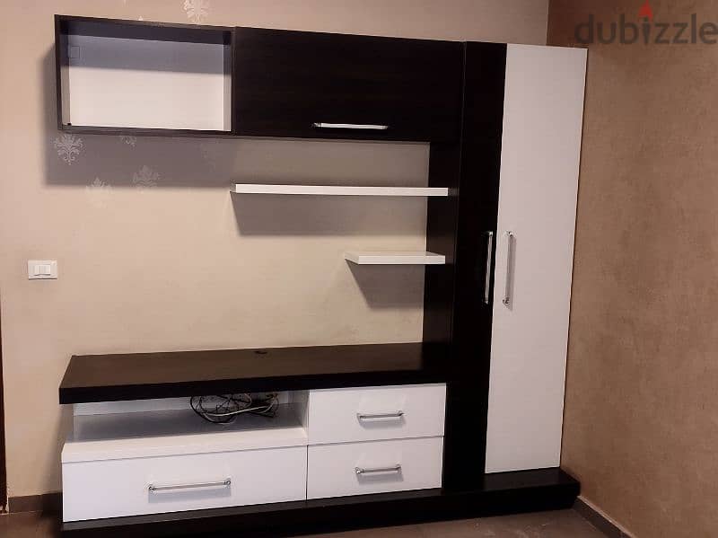 Used like new TV Cabinet and bookshelfs 6