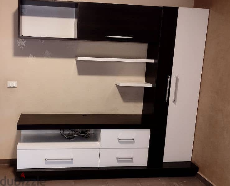 Used like new TV Cabinet and bookshelfs 9