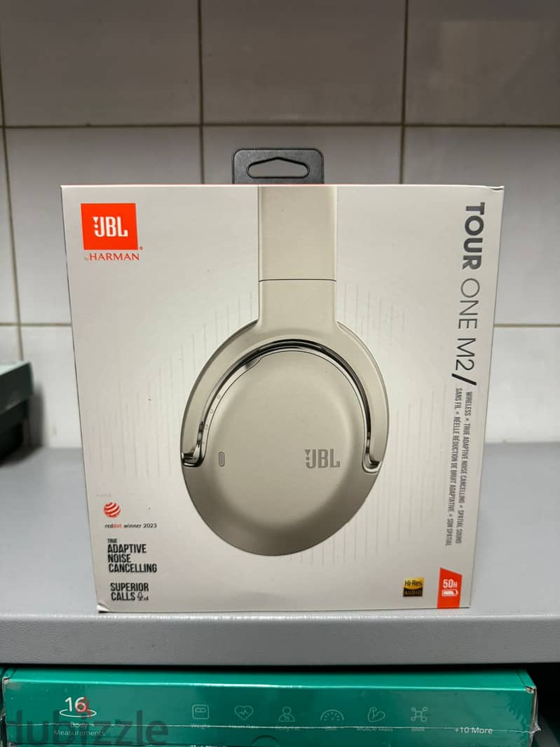 Jbl Tour One M2 wireless headphones champagne amazing & good offer 0