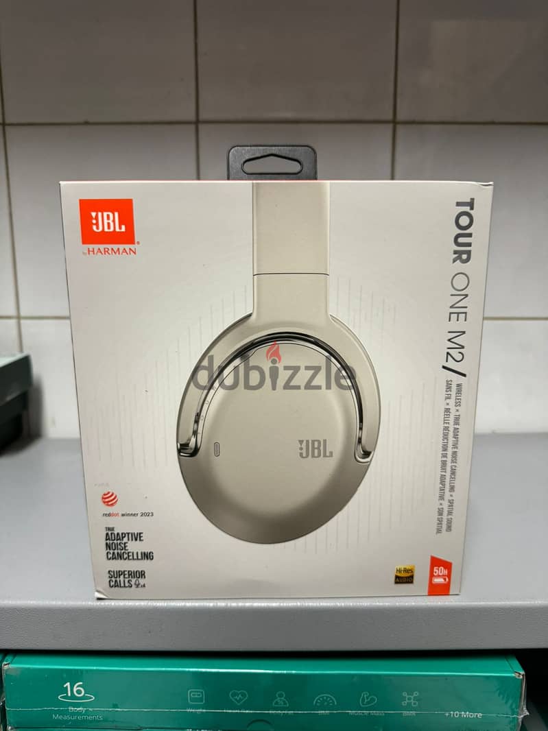 Jbl Tour One M2 wireless headphones champagne 0