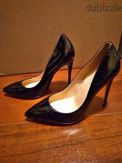 Black highheel