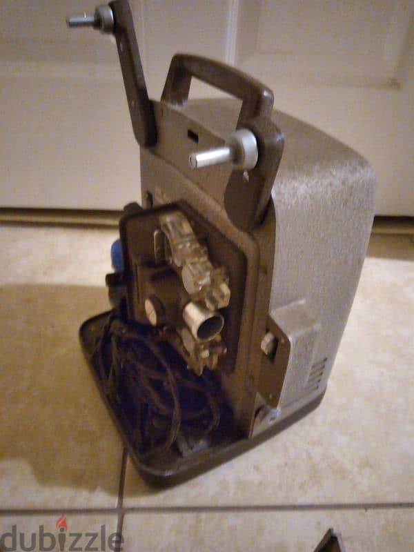 Old projector 0