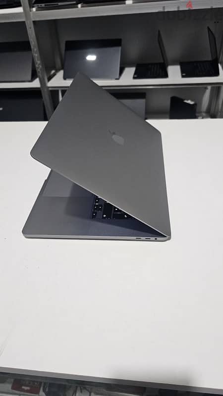 صمّم MacBook Pro 16 للمحترفين الذين يضعون الأداء فوق كل شيىء آخر 3