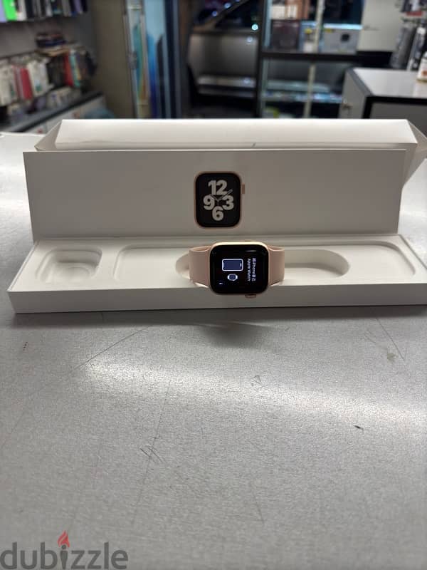 Apple watch series SE pink 40mm battery health 86% 1