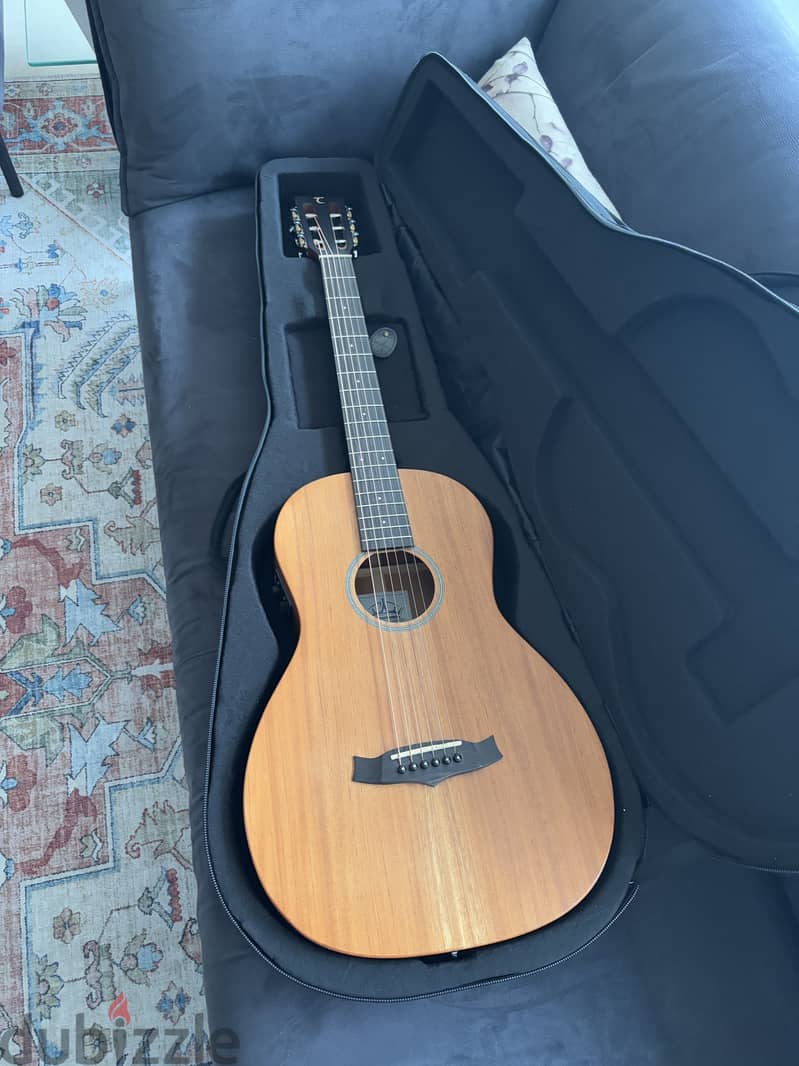 Tanglewood Full Solid Wood Electro Acoustic Guitar 1