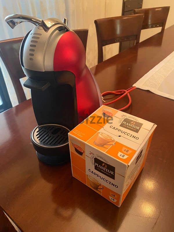 Nescafe dolce gusto coffee machine used like new for 45$ 1