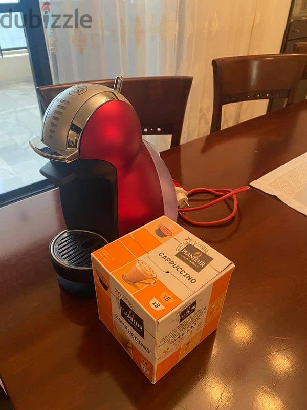 Nescafe dolce gusto coffee machine used like new for 45$ 2