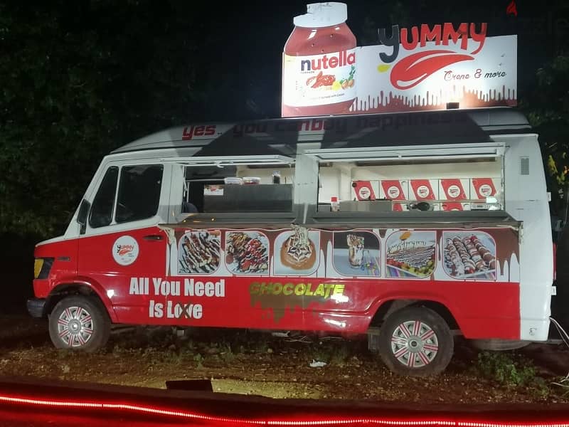 Mercedes truck ready for crepe shop 0