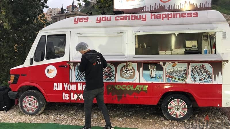 Mercedes truck ready for crepe shop 3