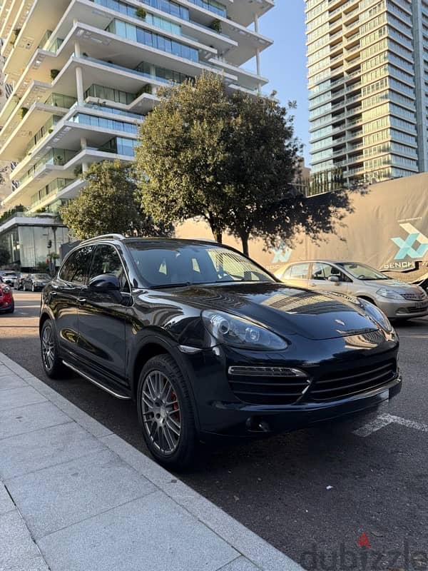 Porsche Cayenne 2011 0