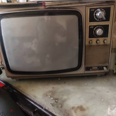 vintage Hitachi old tv work very well