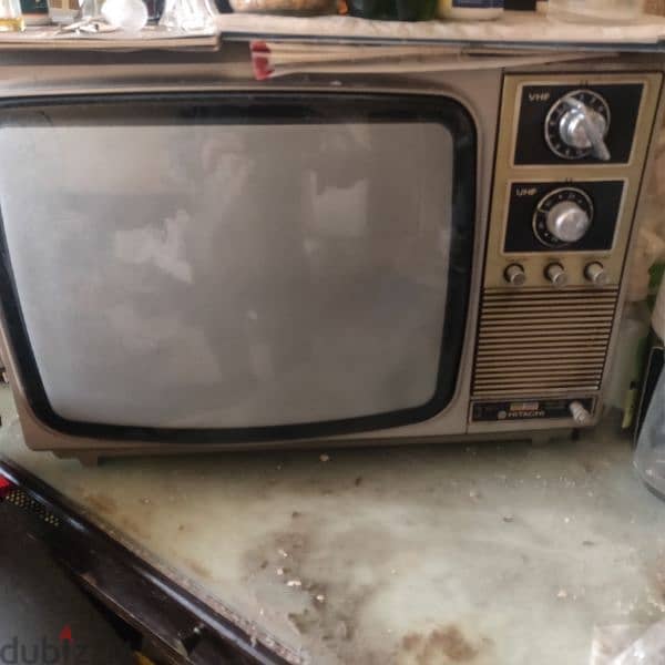 vintage Hitachi old tv work very well 1