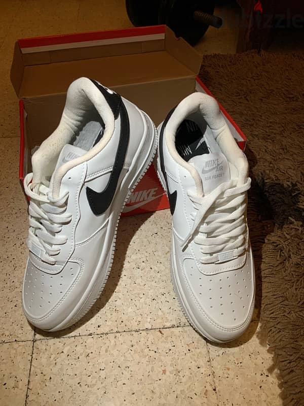 NIKE airforce 1 authentic size 41 4