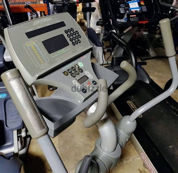 like new elliptical life fitness made in USA wtps 81701084 3