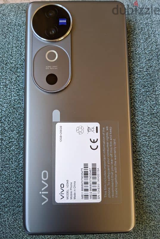 Vivo v40 3