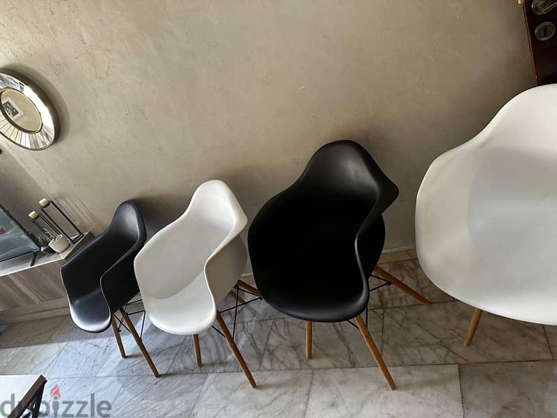 6 modern dining chairs like new. 240$ 3