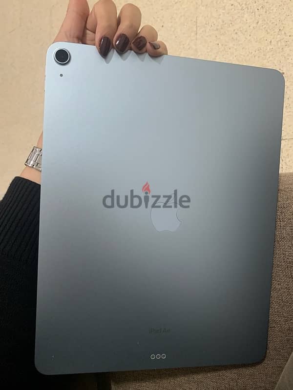 ipad 13 inch /air 128 G m2 /1month used once 1