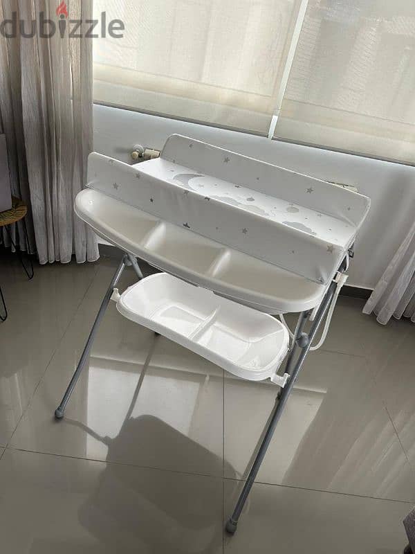 bath tub with stand and table change 0