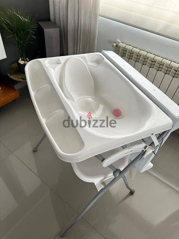 bath tub with stand and table change 2