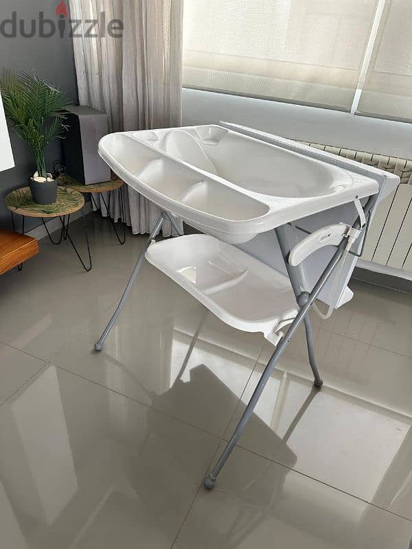 bath tub with stand and table change 3