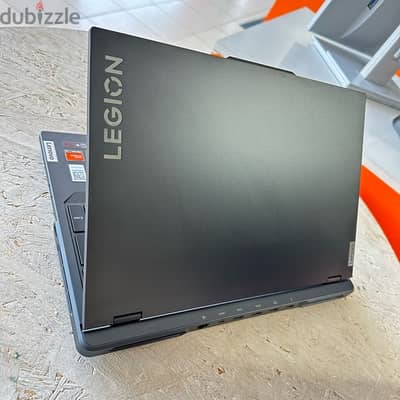 one piece left Lenovo legion pro 5 ryzen 7 VGA 4070 16” QHD+