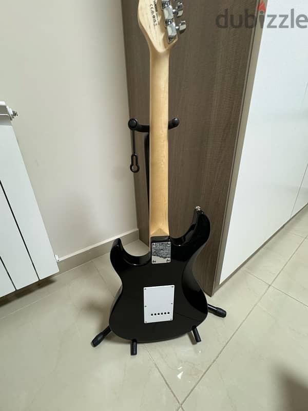 Yamaha Electric Guitar 3