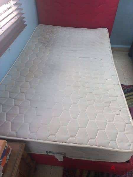 2 mattresses (فرشة عدد ٢ للبيع مع راصور) 0