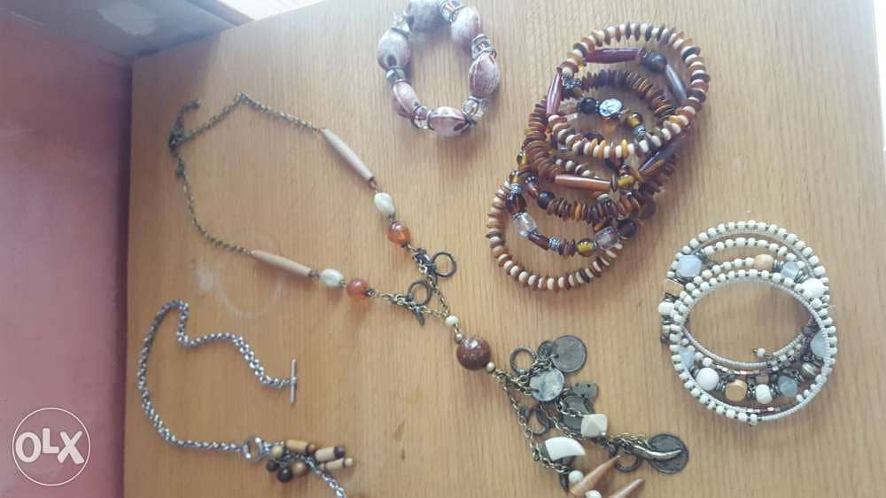 Women's necklaces and bracelets 0