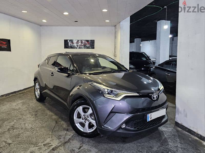 2018 Toyota CHR FULL AWD Grey/Black Leather Company Source BUMC 0