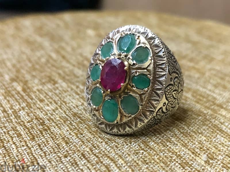 Emerald, ruby ​​and silver ring Weight 23 grams خاتم زمرد و الياقوت 2