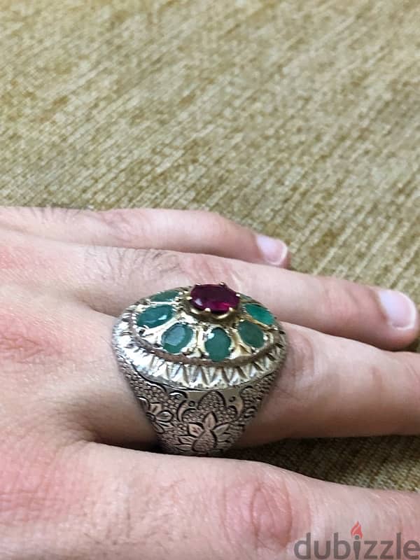 Emerald, ruby ​​and silver ring Weight 23 grams خاتم زمرد و الياقوت 6