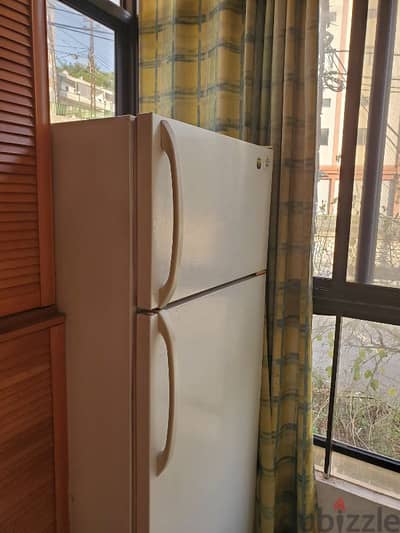 White Westinghouse Refrigirator & Freezer