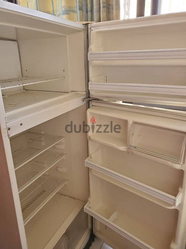 White Westinghouse Refrigirator & Freezer 1