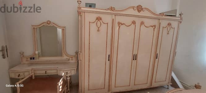 2 clothes 2 commodes 2 bedrooms , toilette, porte chàpeau 6 pieces