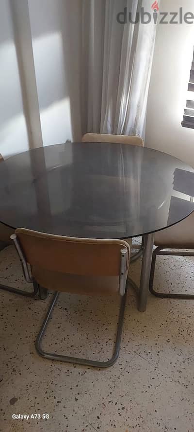 table chrome with 5 chairs