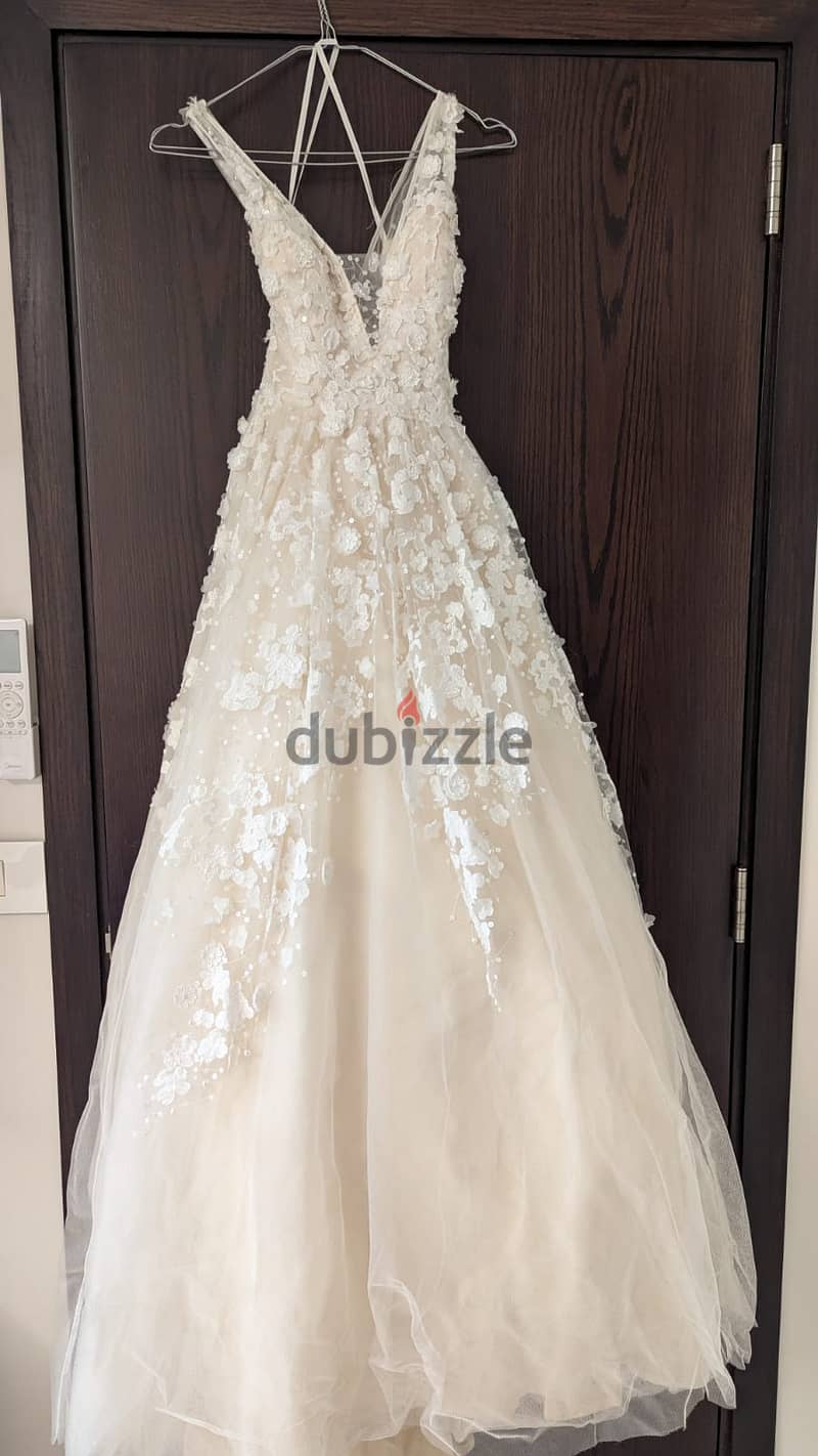 Esposa Wedding Dress - Size Small 8