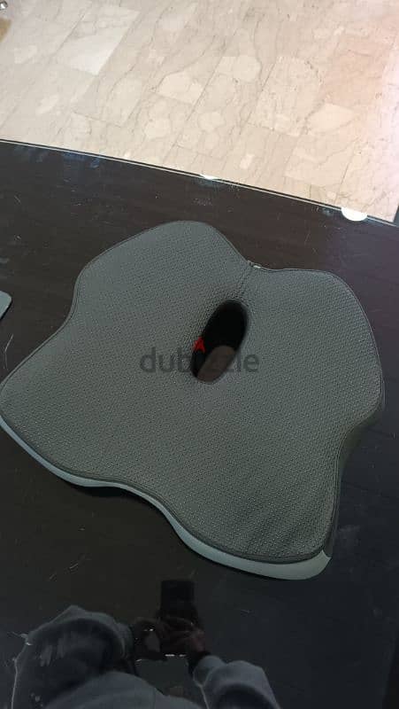 Cushion brand new for disc and back pain 3