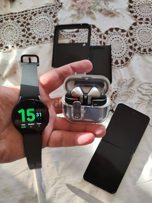 samsung flip 3 + buds 3 pro + watch 6 4