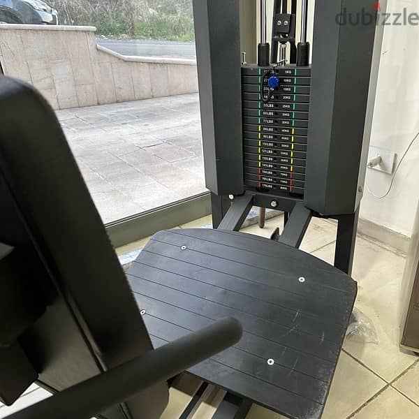 ST fitness Squat machine 1